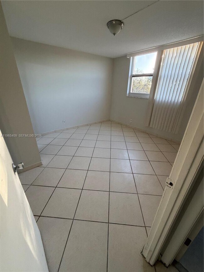 Building Photo - 1830 Dixieana St