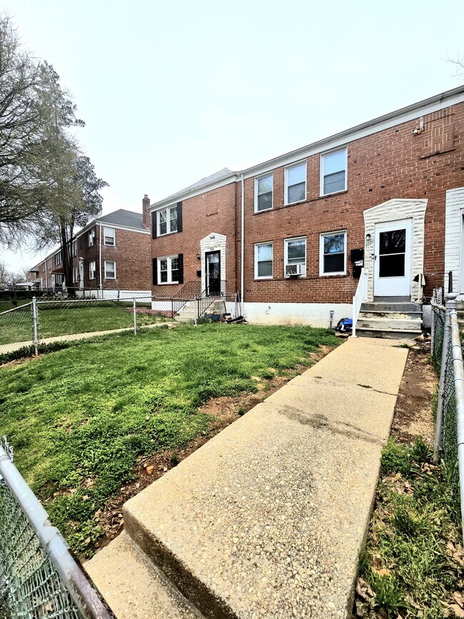Primary Photo - 4020 Edgewood Rd