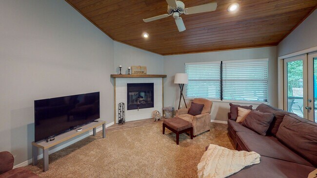 Building Photo - LOOK!  Park Avenue- 4 Bedroom/3 Bath - BEAUTIFUL!