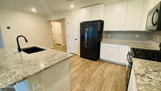 Building Photo - 17461 W Molly Ln