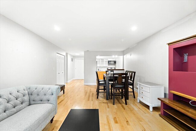 Building Photo - 5300 Carriage Way Dr