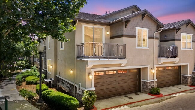 Primary Photo - Quiet Home with Stunning Mountain Views