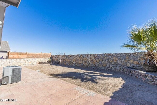 Building Photo - 2080 Shreya St