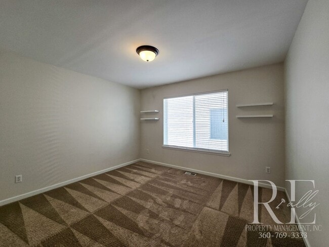 Building Photo - Spacious Port Orchard Home with Garage, Fu...