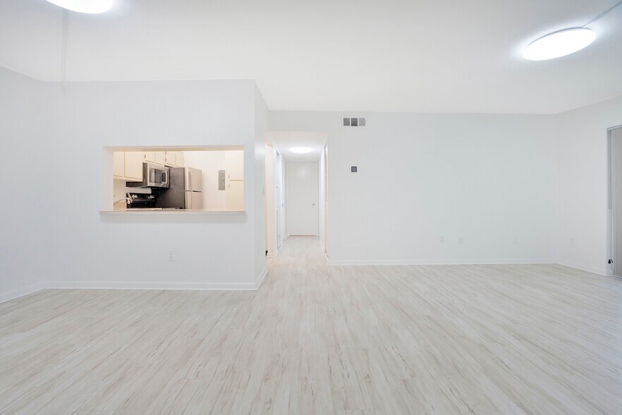 Building Photo - 9610 Green Cypress Ln