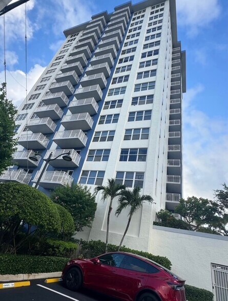 Building Photo - 3000 E Sunrise Blvd