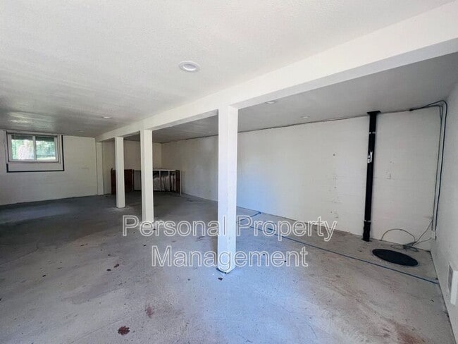 Building Photo - 2311 SW 6th Ave