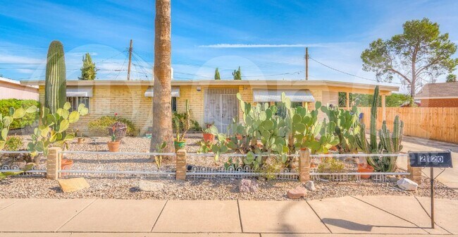 Primary Photo - 2120 N 3rd Ave