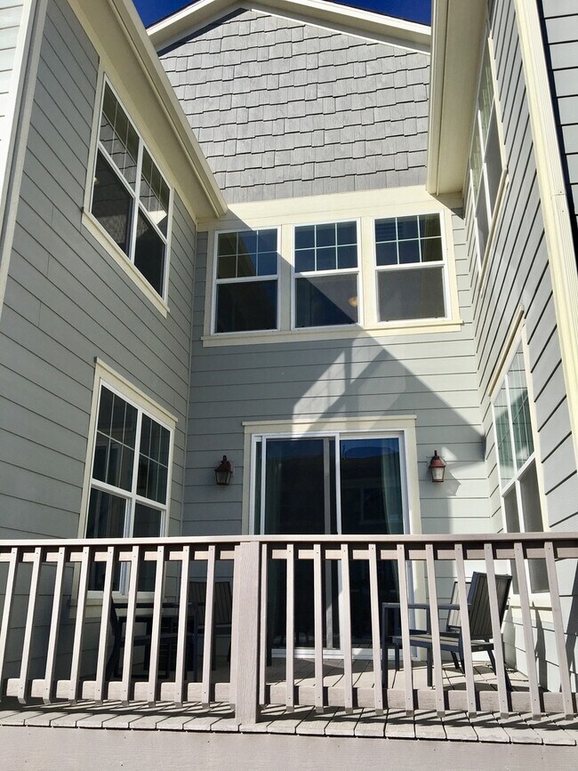 Building Photo - Custom Built Richmond Home for Lease in Fort Collins!