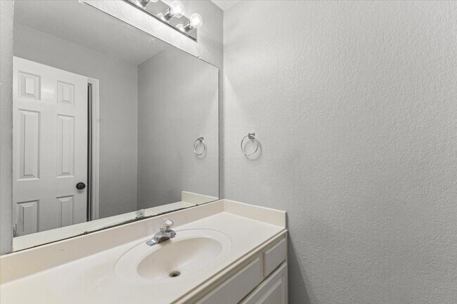 Building Photo - 2222 Keeran Point Ct