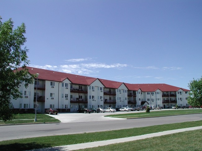 Primary Photo - 5002 Apartments