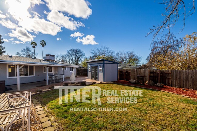 Building Photo - Pet Friendly 3-Bedroom Home with Covered P...