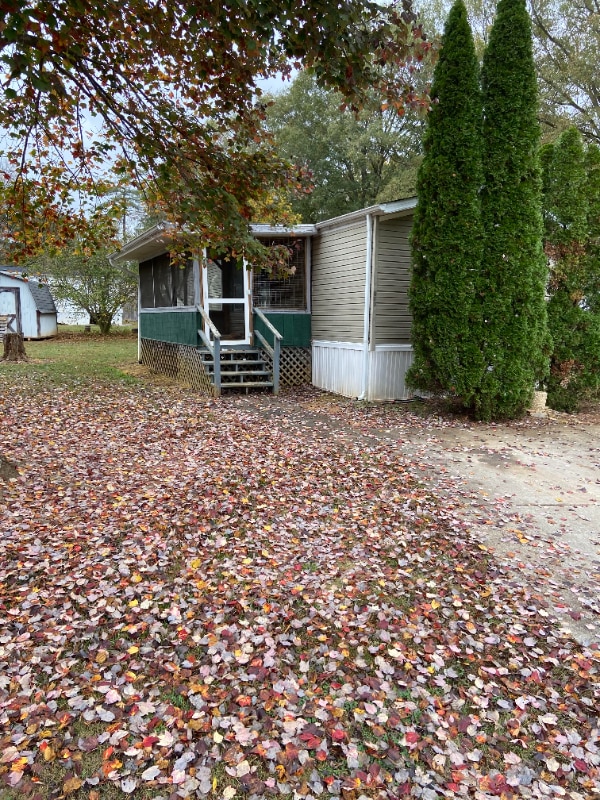 Building Photo - 201 Autumn Leaf Ln