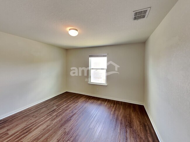 Building Photo - 7931 Bluewater Cove