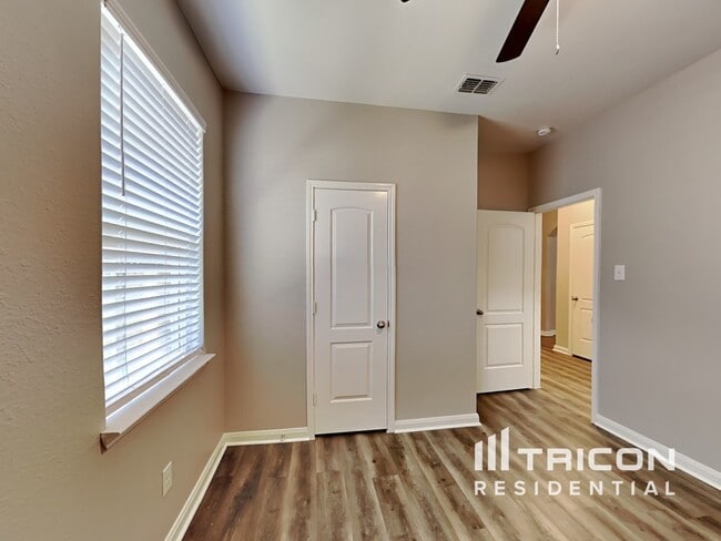 Building Photo - 8975 Blackhaw St