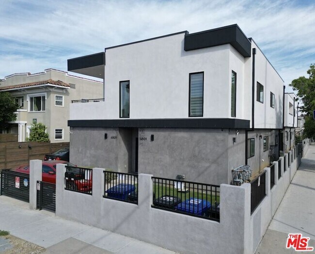 Building Photo - 4601 Pickford St
