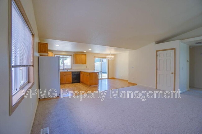 Building Photo - 3107 NE 148th Ave