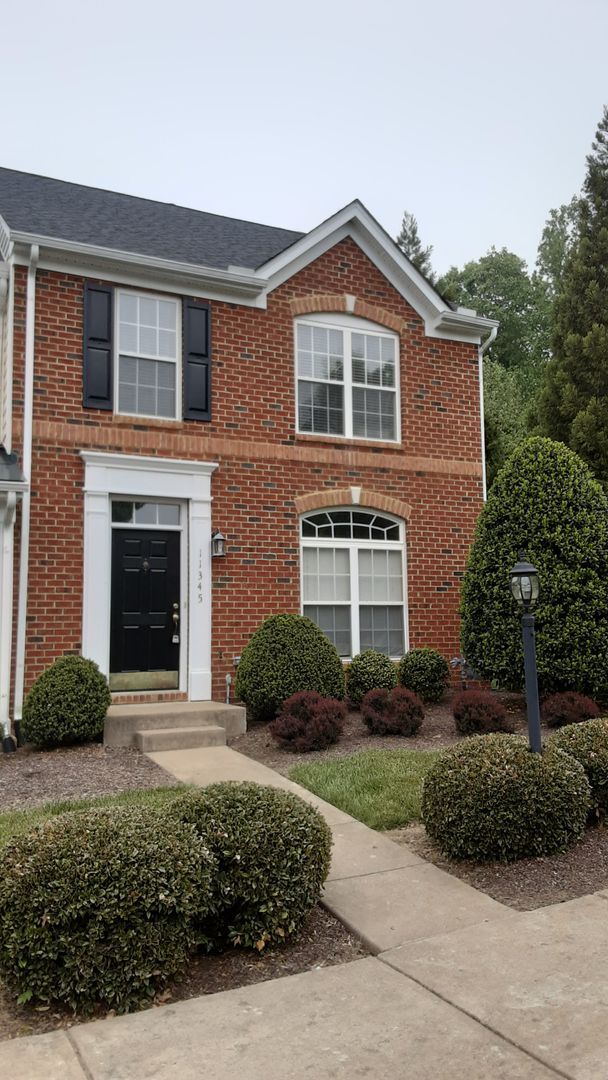 Building Photo - Beautiful three bedroom two-and-a-half bat...