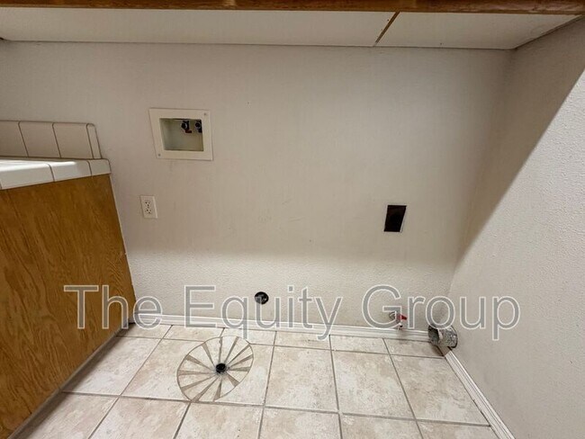 Building Photo - 1040 N Sumter Ct