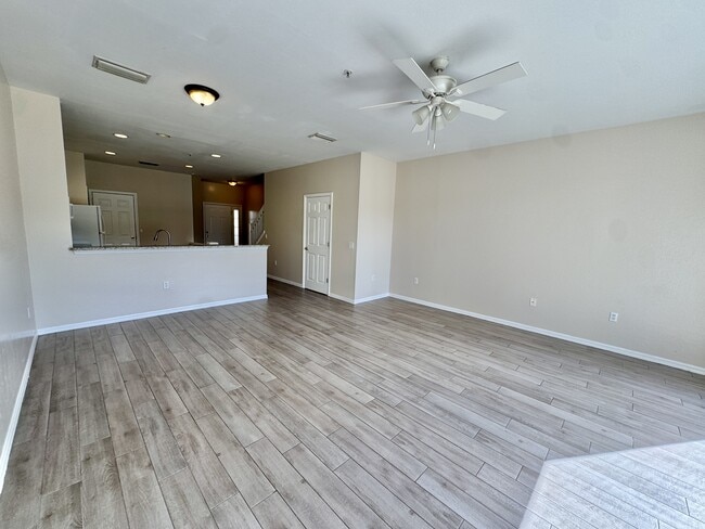 Building Photo - 912 Hampton Cir