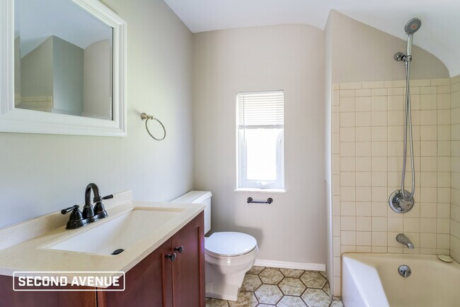 Building Photo - 512 Veronica Dr