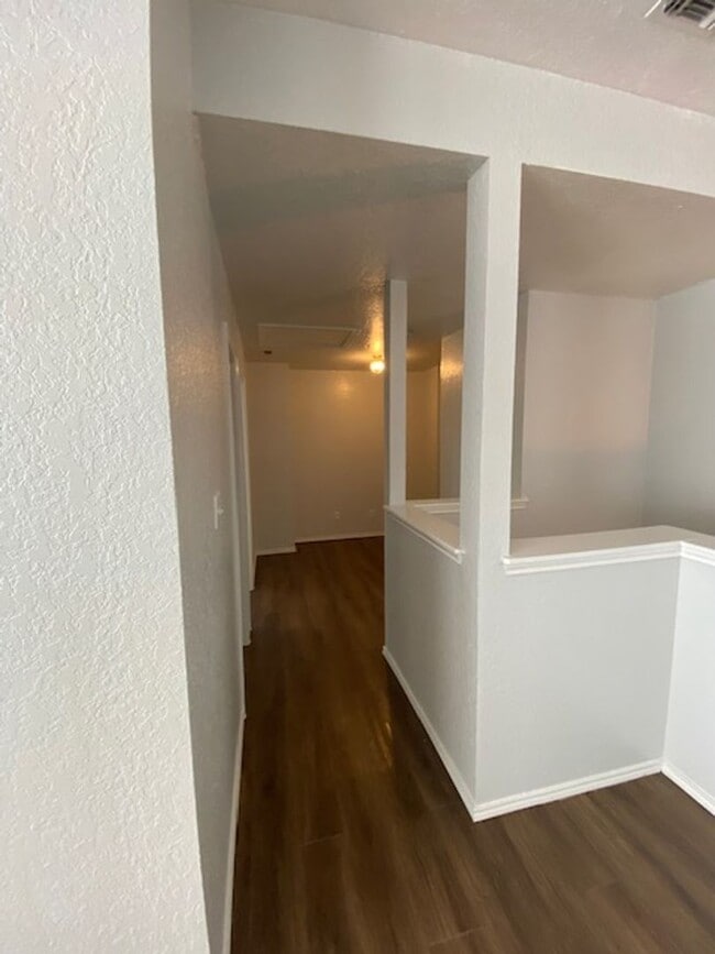 Building Photo - Spacious 3BR/2.5BA Home in San Antonio