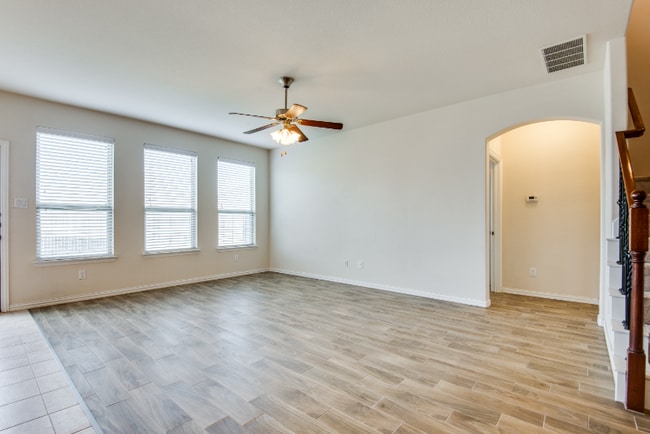 Building Photo - 2813 Castle Creek Dr