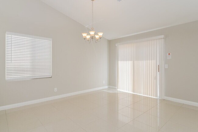 Building Photo - 312 Carole Little Ct