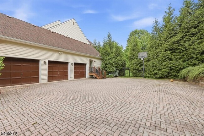 Building Photo - 30 Homewood Dr