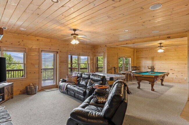 Building Photo - 121 Pontoosuc Dr