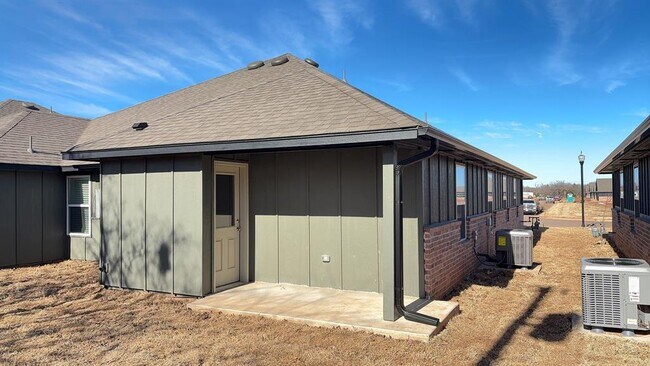 Building Photo - 1108 NW 113th St