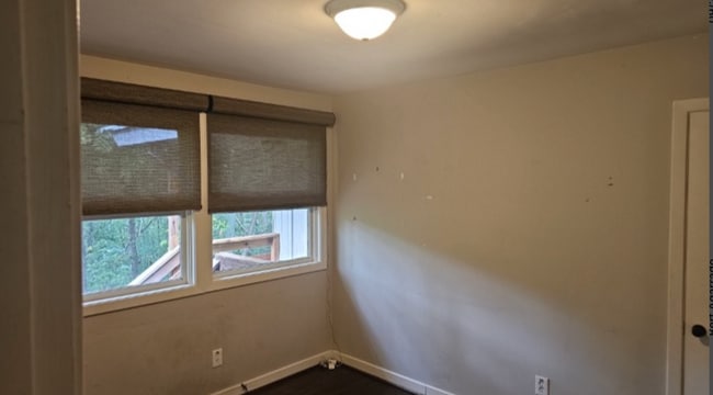 Building Photo - START BOOKING YOUR SHOWING!! MOVE IN READY...