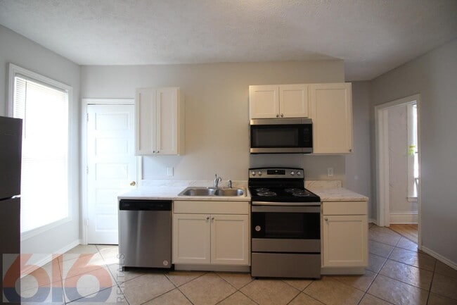 Building Photo - 27 National Ave SW