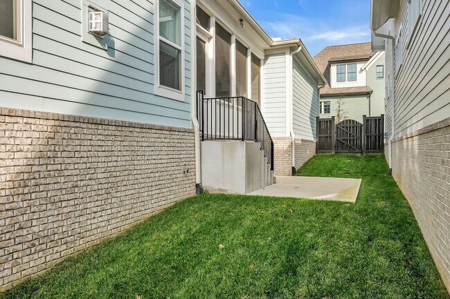 Building Photo - 5045 Kathryn Ave