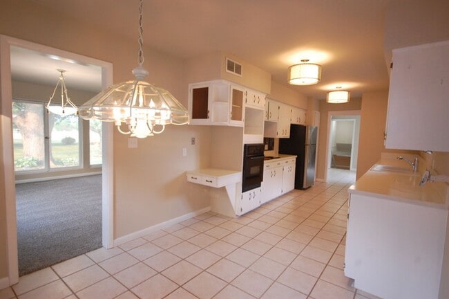 Building Photo - 3 Bedroom 2 Bathroom 2 Stall Attached Garage - Boone Iowa