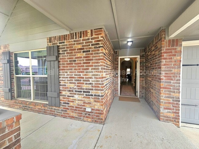 Building Photo - 14727 S Urbana Ave