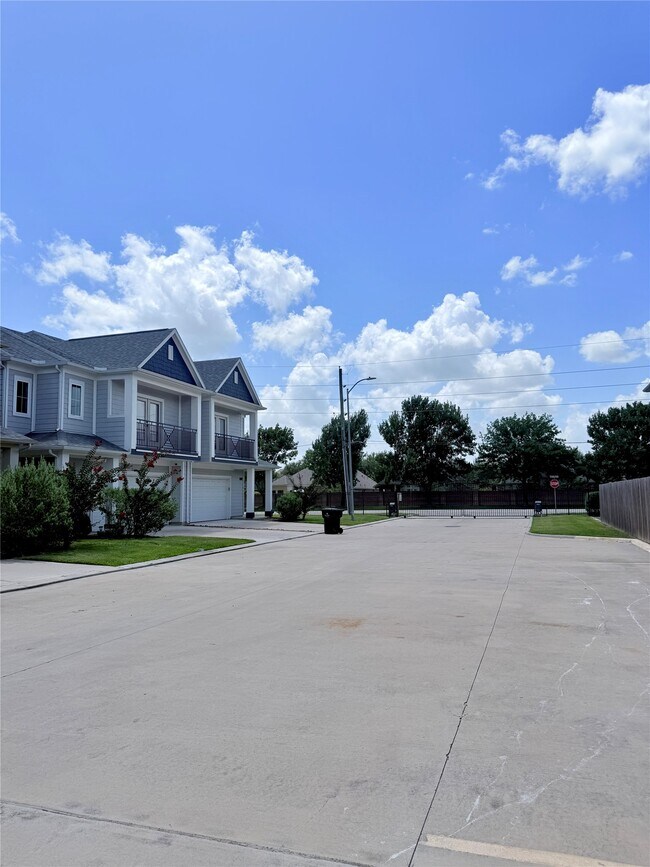 Building Photo - 16575 Oasis Glade Dr