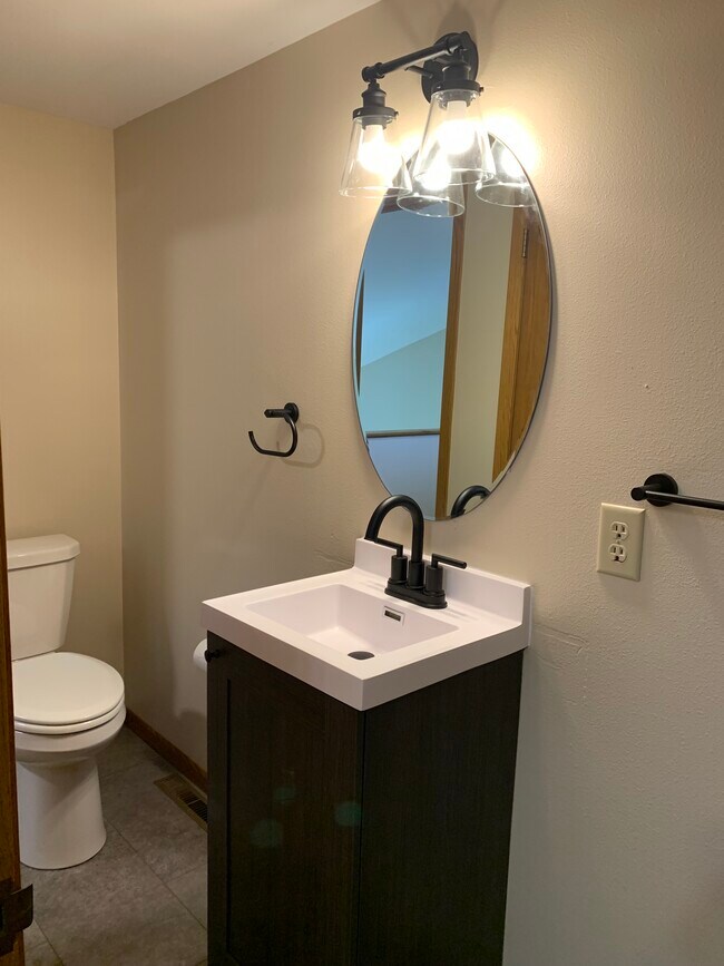 Upper Bath - 317 River St