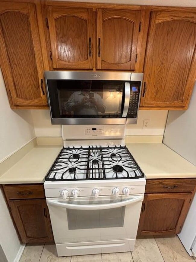 Building Photo - Beautifully Renovated 3-Bedroom, 2.5-Bath ...