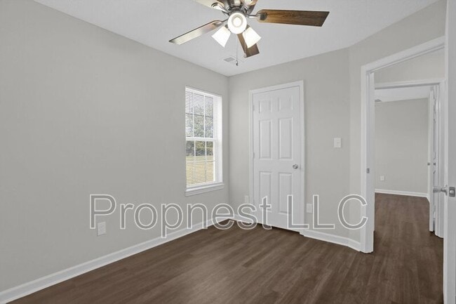 Building Photo - 1676 Joy Cir