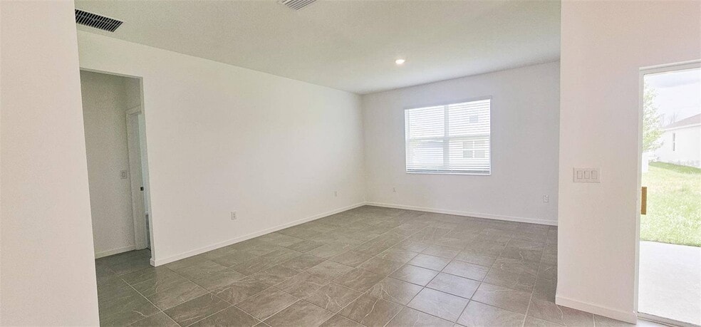 Building Photo - 413 Silver Palm Dr