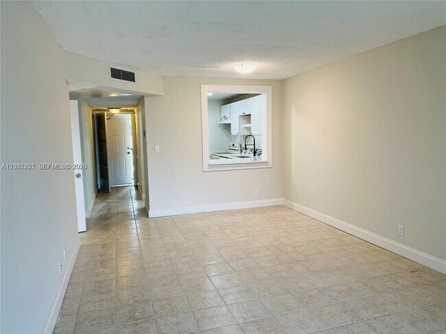 Building Photo - 8025 S Colony Cir