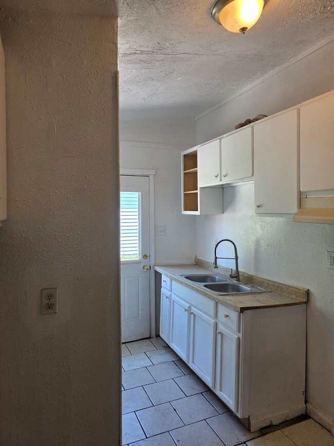 Building Photo - Nice 3BD/1BA