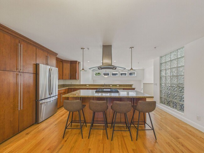 Building Photo - 853 De Haro St