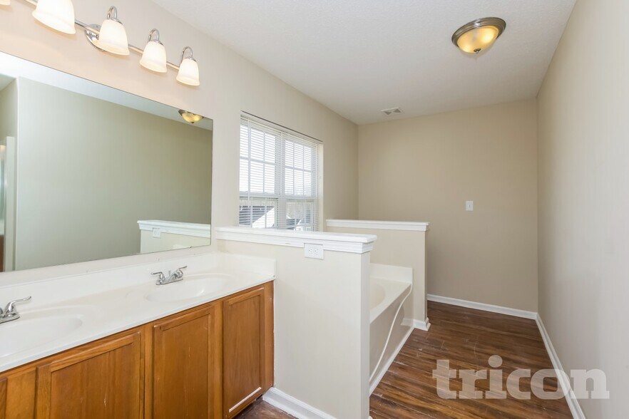 Building Photo - 3323 Mazen Ct