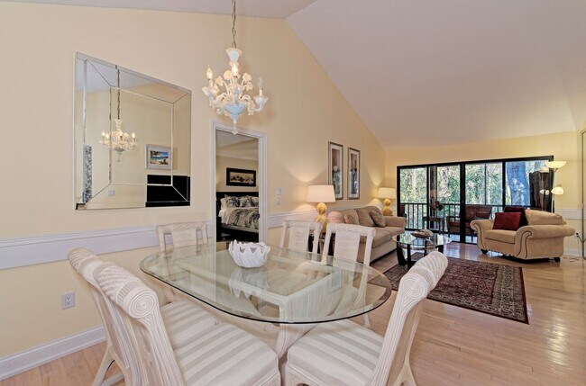 Building Photo - CHARMING PELICAN COVE CONDO!