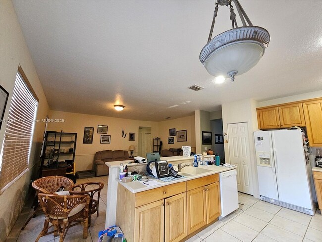 Building Photo - 4653 NW 94th Pl