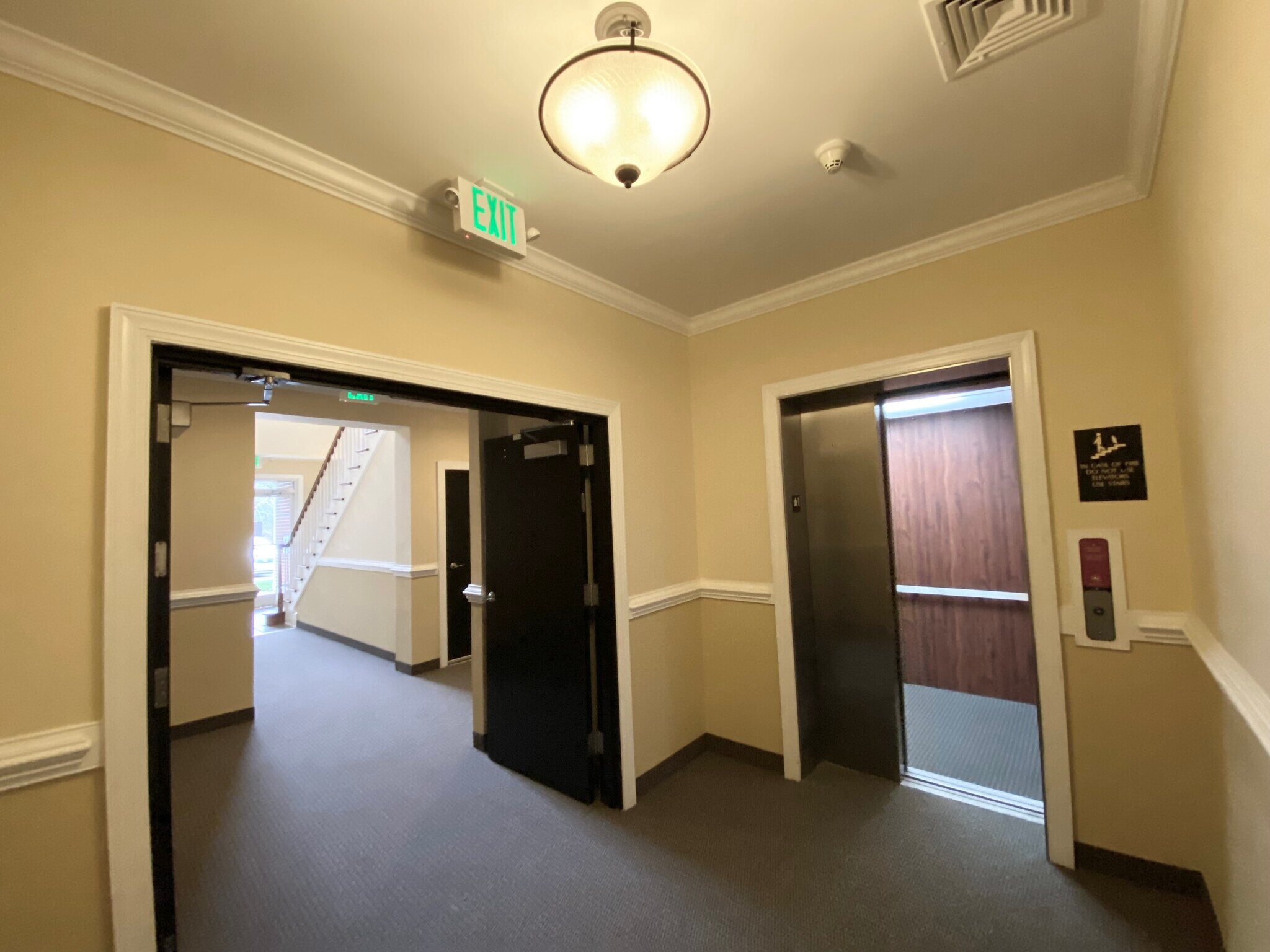 Building Photo - 833 Providence Glen Dr