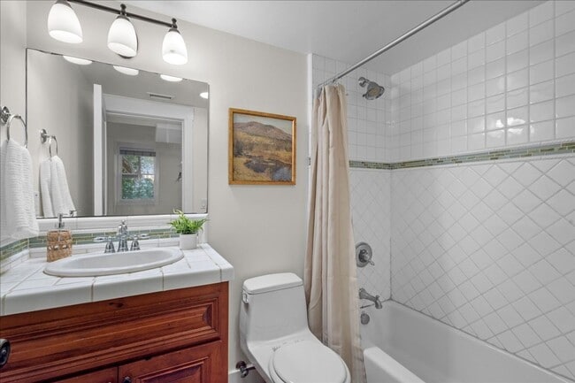 Building Photo - 411 Orange Ave