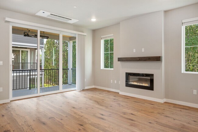 Building Photo - NEW Bothell Townhome | 4 Bedroom | $3,900